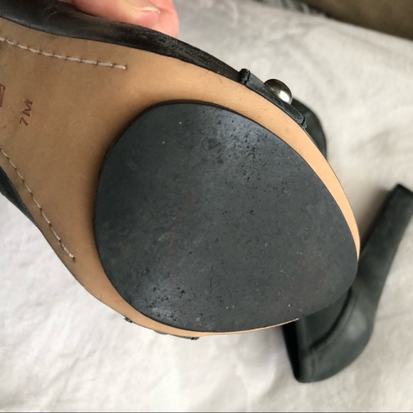 SALE🩷TRUE RELIGION LEATHER HIGH HEELS PUMPS - Picture 7 of 11